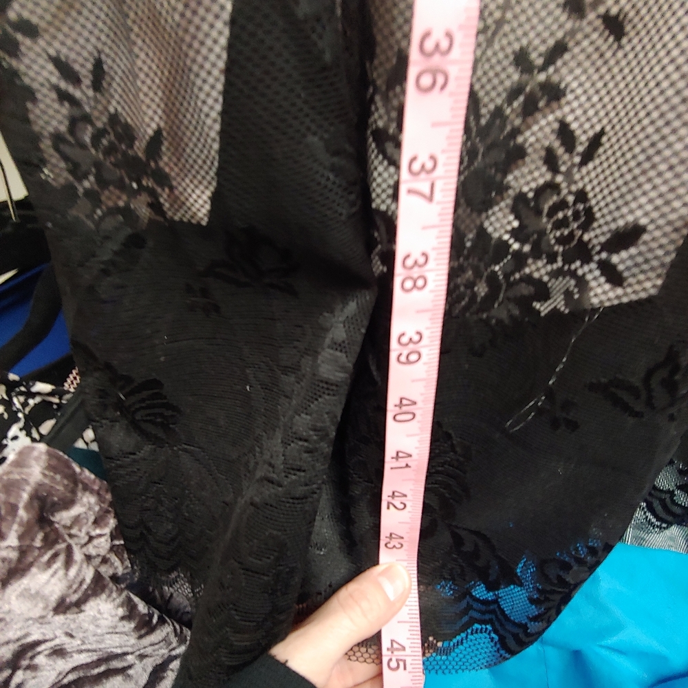 Beautiful lace dress - Picture 6 of 6
